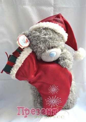 Мишка ME TO YOU 23 см стоит в шапке Деда Мороза с носком для подарков (GYW0829)