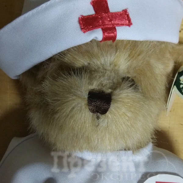 Изготовление костюма медсестры в медицинских шапочке и халате для игрушки 32 см 